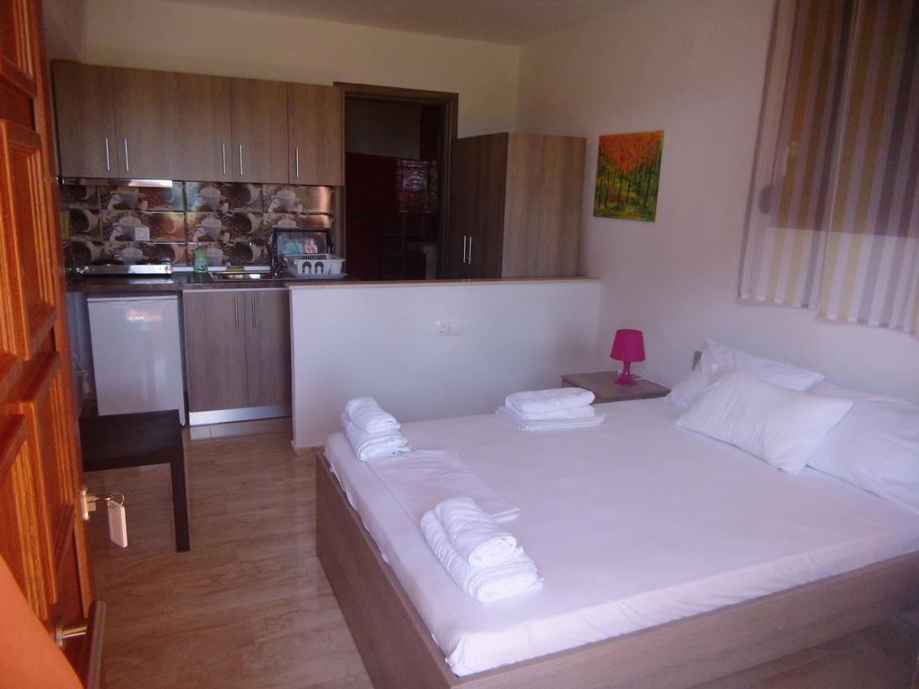 Studios Efi Beach Vourvourou Luaran gambar